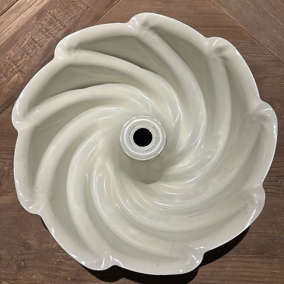 Nordic Ware Other - Vintage Nordic Ware Heritage Pink/White Bundt Pan